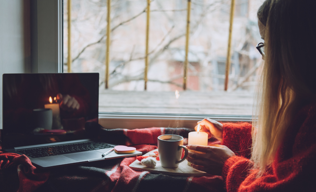 Long-Distance Relationships in Virtual Reality